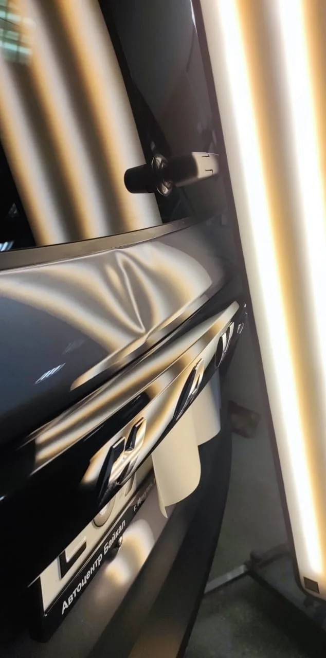 Вмятина на капоте автомобиля Haval до ремонта PDR